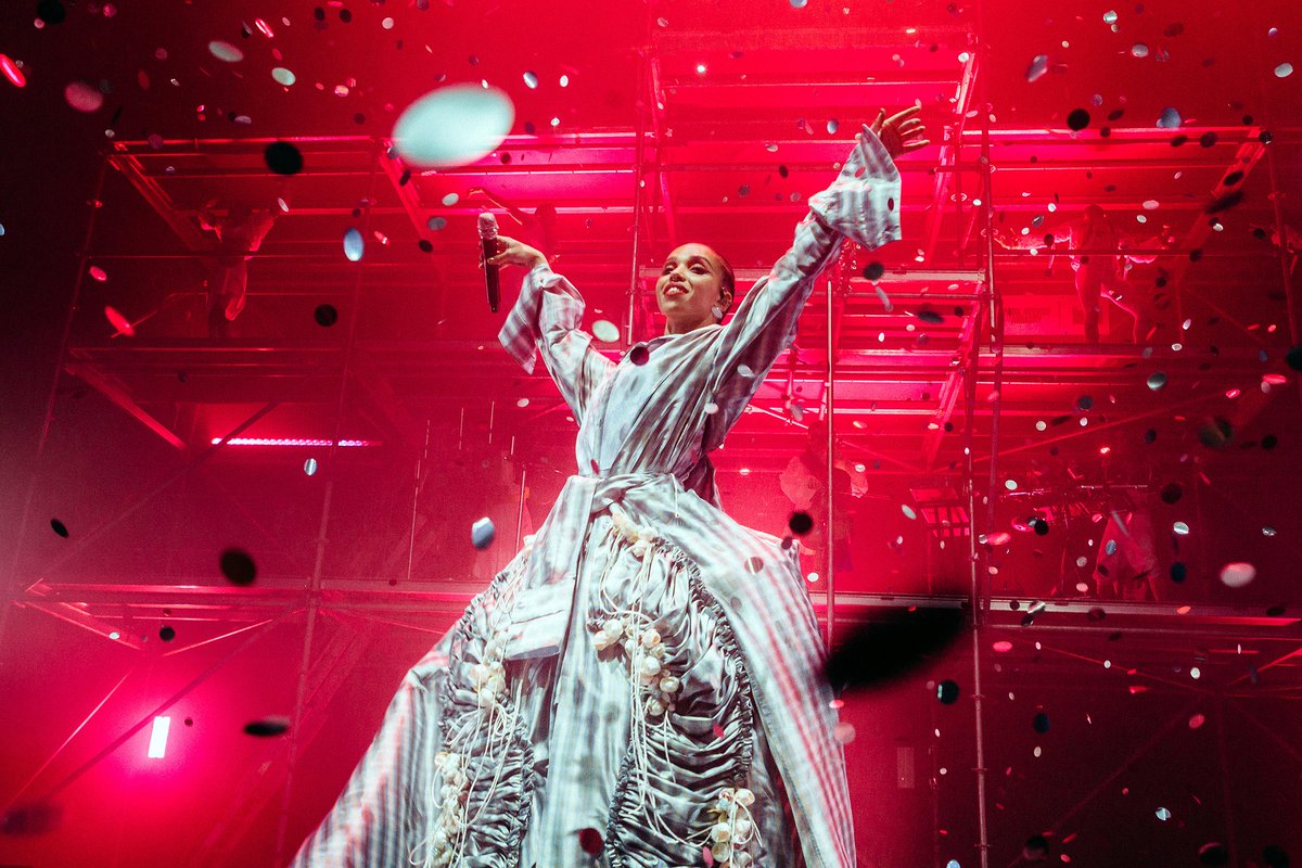 fkatwigspics's tweet photo. FKA twigs tour https://t.co/CBf06VXFJs
