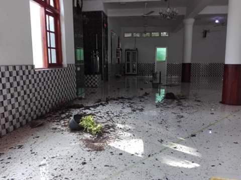 Azaardeen's tweet photo. Chilaw Mosque attack (12.05.2019)

https://t.co/1PezcHCA04 https://t.co/aTPf63W7sx