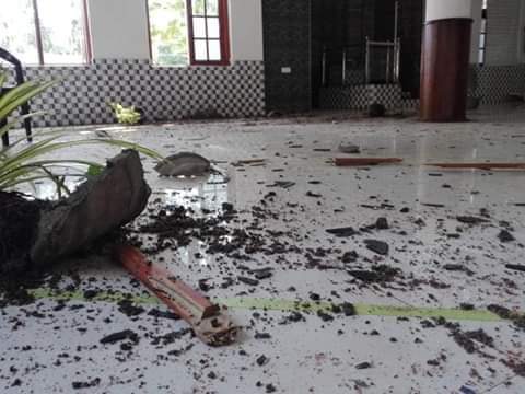 Azaardeen's tweet photo. Chilaw Mosque attack (12.05.2019)

https://t.co/1PezcHCA04 https://t.co/aTPf63W7sx