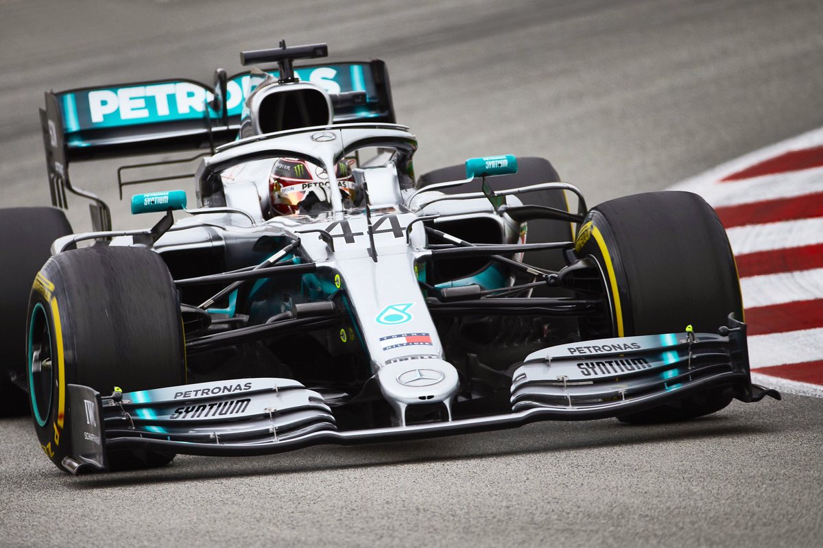 AccesF1's tweet photo. VICTOIRE HAMILTON! 🇬🇧

Bottas 2e, Complète domination de bout en bout des Mercedes

Ferrari encore perdu dans la stratégie 🤔

Premier point pour Romain Grosjean en 2019! 👏

#F1 #SpanishGP https://t.co/3LTFcd8H8L