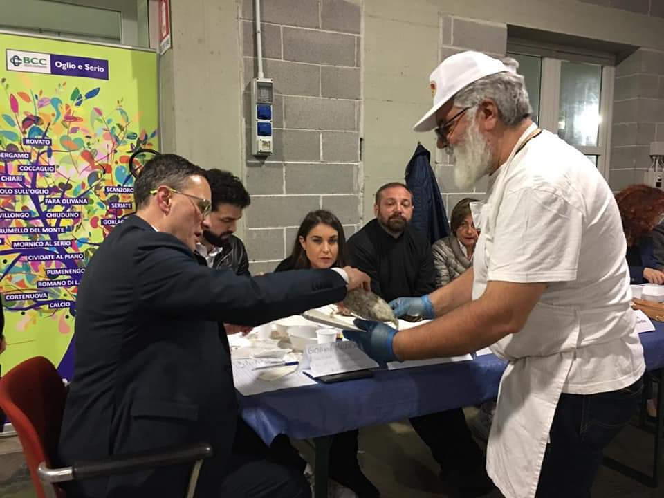 GioMalanchini's tweet photo. Ieri giornata intensa, storia di una passione infinita per #territorio e #politica. Un ringraziamento tra gli altri agli amici del Circolo #LaBuonaTavola di #Ghisalba che organizza la sagra del salame nostrano, e agli amici delle feste #Lega di #CisanoBergamasco e di #Almenno! https://t.co/LKrZUjtB4E