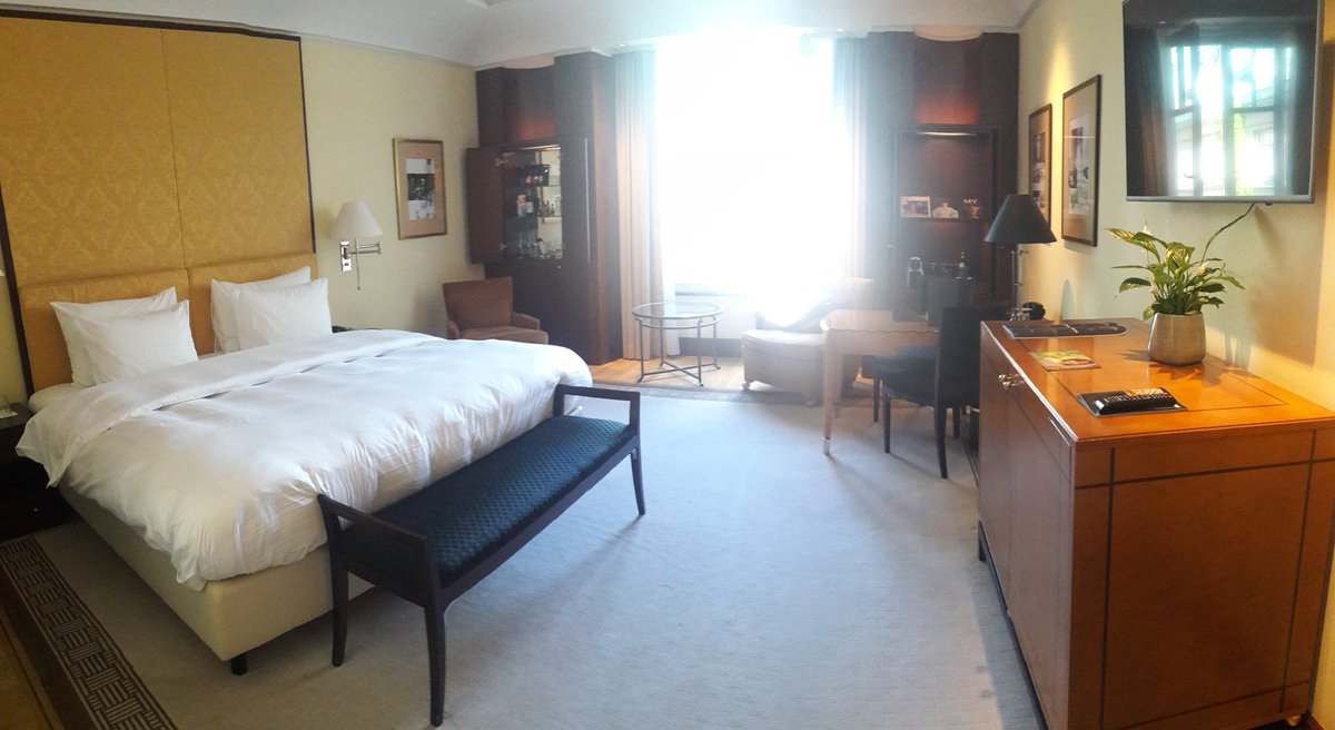 Doctor_Astro's tweet photo. So my driver just said the Queen stays at this hotel when she is in town. I can work with that. 🤔 #Berlin #GFL19 @HotelAdlon @Kempinski #nicedigs https://t.co/gyrgPOWL2B