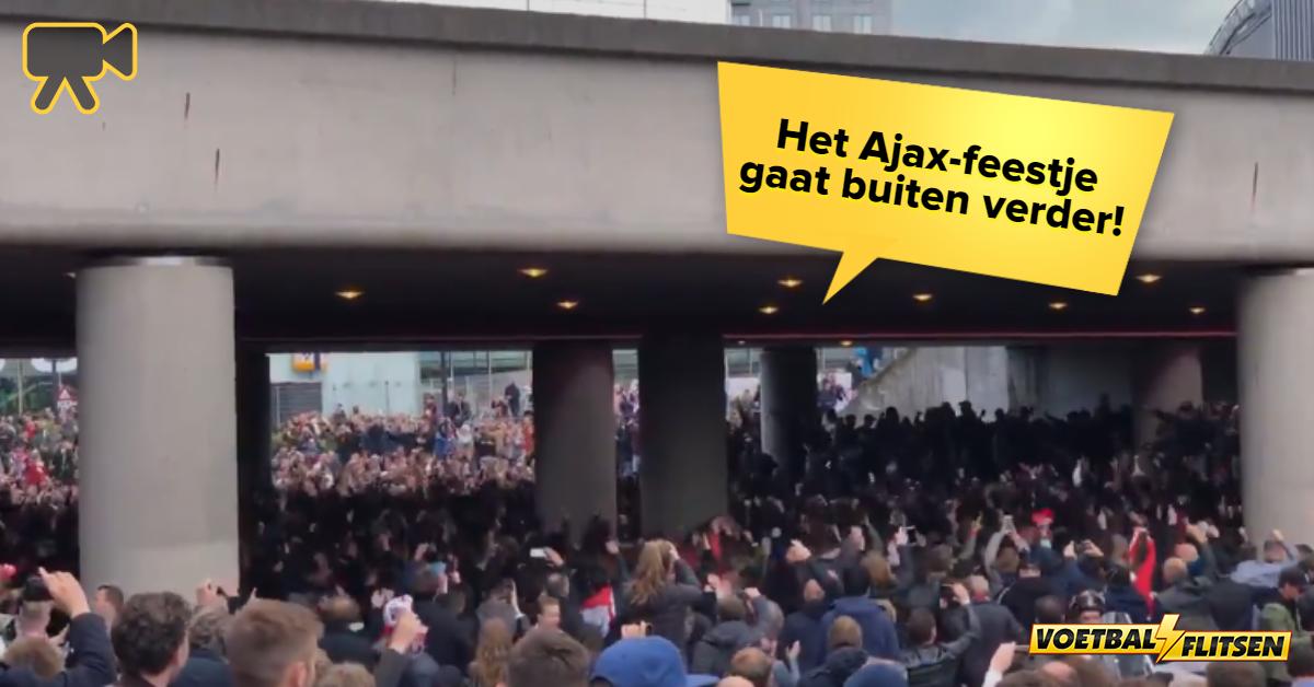 FCVideoNED's tweet photo. 🎥 Beelden: Ajax-fans zetten het feestje buiten voort! 🏆🔥 #ajautr 

https://t.co/ZGJE2KXZrr https://t.co/5SRiX7n4Dv