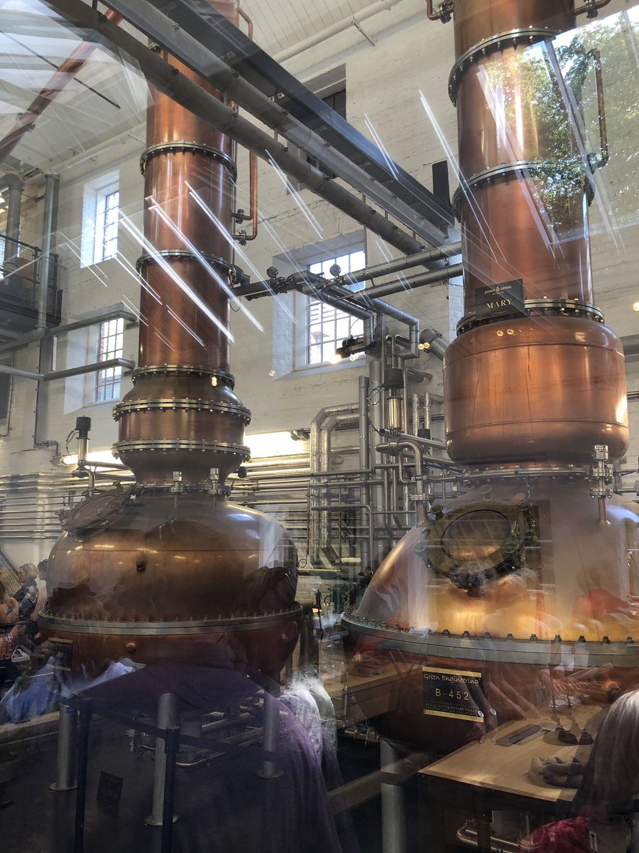 _DCWorld's tweet image. Having a Gin at #Bombaydistillery and what a drink this is!! Lovely 🍸