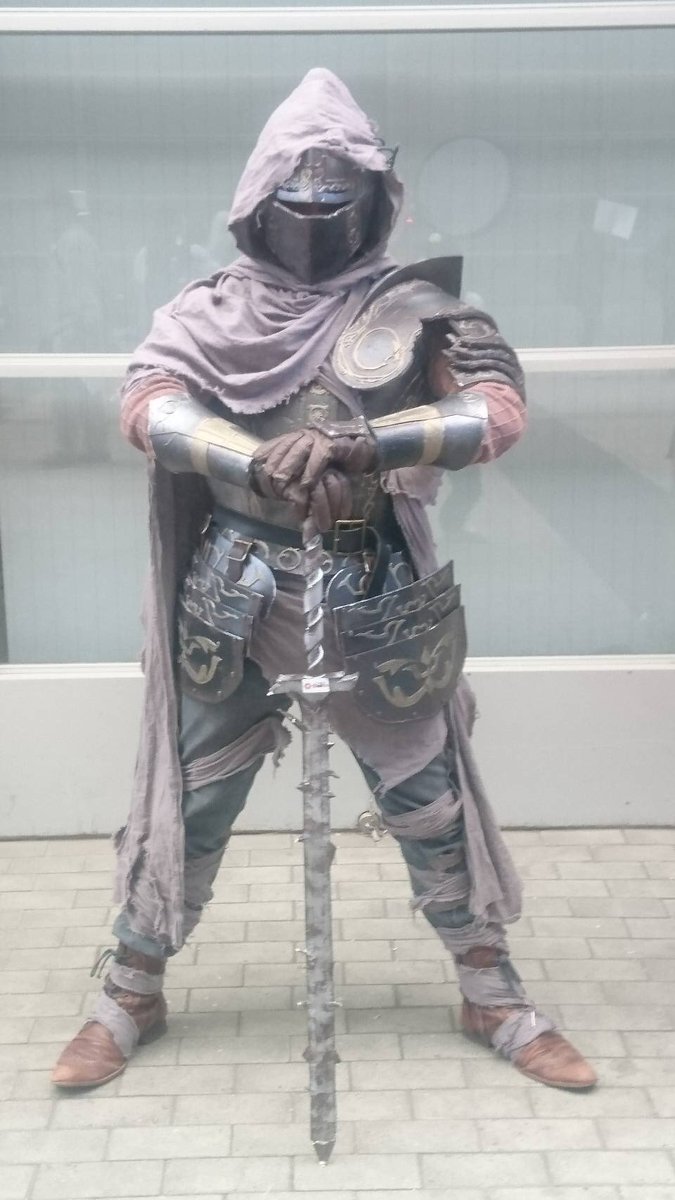 いもり على تويتر 固定用更新 Dark Souls の逃亡騎士 Bloodborneの悪夢の主ミコラーシュ などのコスプレをやってるアニクラオタクです Nl厨なところあり からかい上手の高木さん 川柳少女が好きです 次のコスプレはノートルダムの鐘のフロロー判事を予定してい