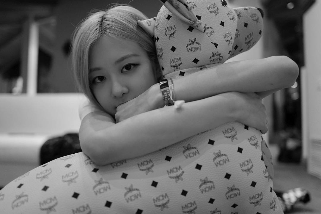 RoseIdolCute's tweet photo. Can i give you a hug? ❤
#BLACKPINKINYOURAREA
#MG
#RT
#freerol https://t.co/iQvYCE3pvF