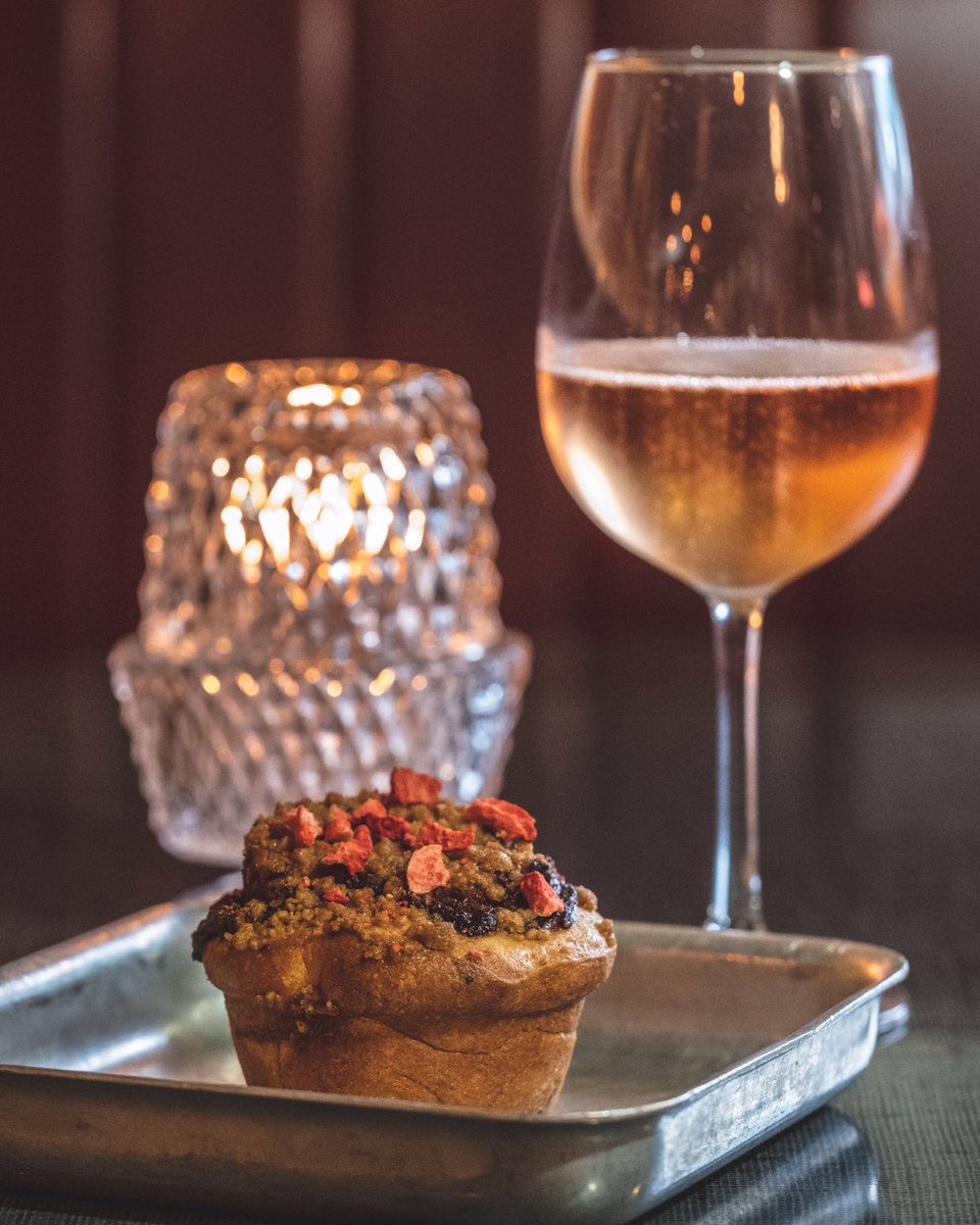 Happy Mother’s Day!We believe mom deserves something sweet on her special day. If you’re stopping by don’t forget to grab her this chocolate covered strawberry babka. We also have a $5 glass or a $20 bottle of sparkling rosé and HH pricing all day.
#elmrg #irenesaustin #irenesatx