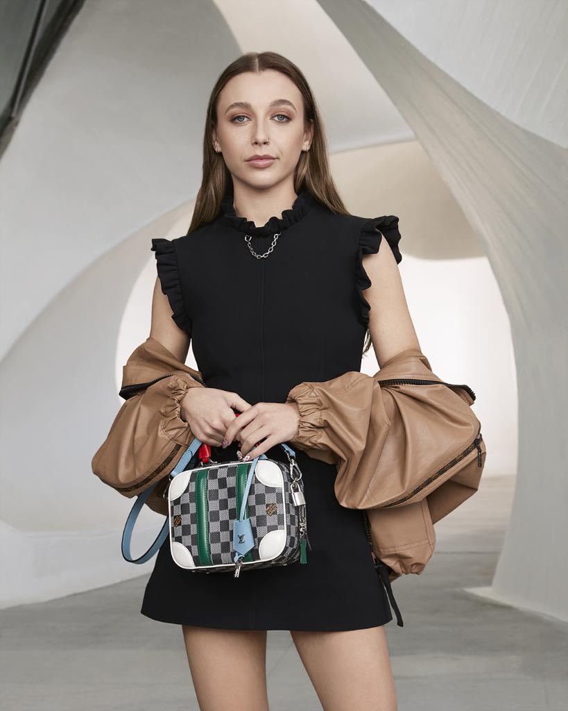 X 上的Louis Vuitton：「.@emmachamberlain at the #LVSS20 show. See more from the  latest #LouisVuitton fashion show at    / X