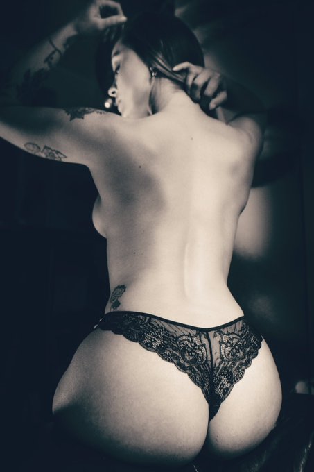 Quand je retrouve mon ami Marc Lelong... toujours de belles photos. Merci @Maison_Close_ pour cette magnifique<a href="/tag/nursescovid19"class="tags"><span>#nursescovid19</span></a><a href="/tag/reservesanitaire"class="tags"><span>#reservesanitaire</span></a>