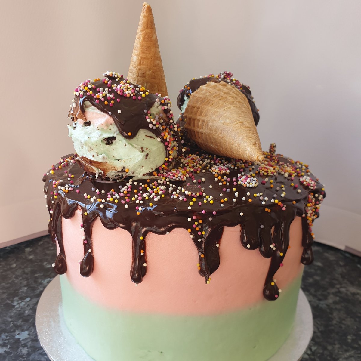 Victoria_cakes1's tweet photo. Such a nice day. Why not have an ice cream......cake!!! #icecream #cakedecorating #cake #cakes #chocolate #chocolatecake #nomnom #yum #Northumberland #sunnydays #SundayThoughts https://t.co/sozNOBiimo