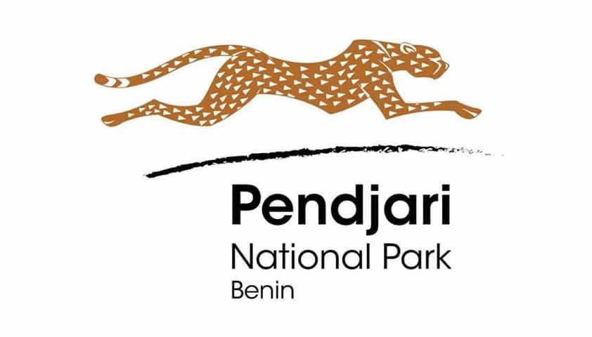 gouvbenin's tweet photo. Le #MTCS #OswaldHomeky a effectué jeudi 09/05/19 une visite au nord-Bénin.
Au nom du @gouvbenin il s'est rendu au domicile de #FiacreGbedji,précédement guide du @PendjariNP  pour présenter à sa famille les condoléances du gouvernement et du peuple béninois.#wasexo #VisiterleBenin https://t.co/l6gs4vaUBS