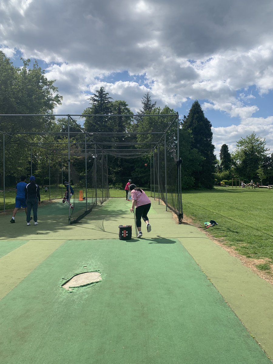 HarrowWCP's tweet photo. Gotta love Sunday afternoon park Cricket 🤪😍🏏 https://t.co/IfUY9Q7Agi