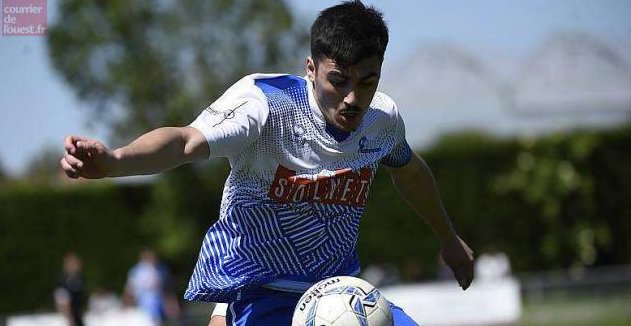 e_niort's tweet photo. #Football. Vainqueur de La Rochelle Villeneuve, Niort Saint-Florent (@UANSF) promu. https://t.co/LTzWMR05yJ https://t.co/UrIbKcJiXU