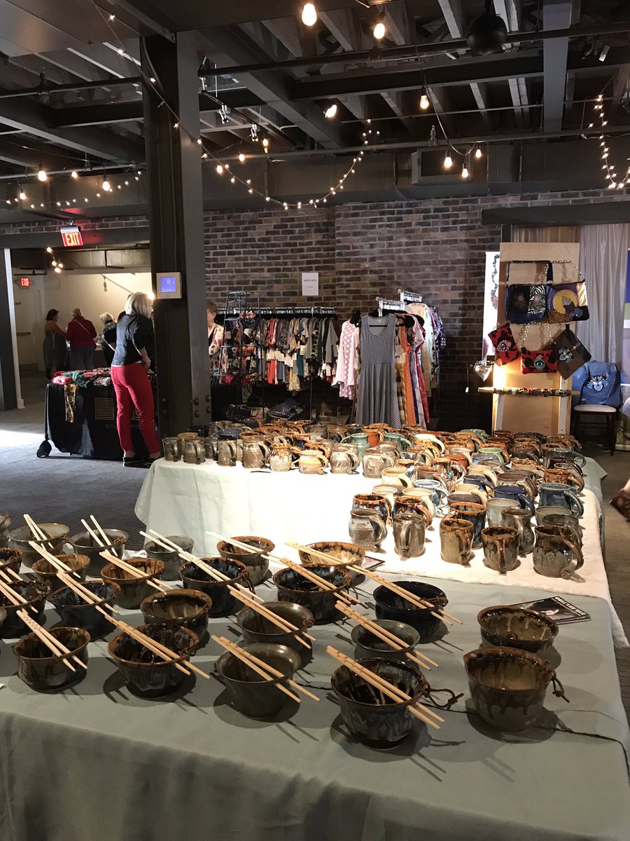 I love shopping and sipping at #SkyArmory NightMarket -they hold two a year spring (as yesterday) and fall - mark your calendar for 11/30 to do a little holiday shopping <a href="/SKYArmory/">SKY Armory</a> #shoplocal #SmallBusiness #creativemarket #entrepreneurs