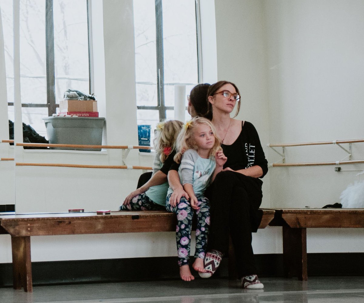 PortlandBallet's tweet photo. Happy β€οΈπΉMotherβs Day πΊπ to all the amazing women out there who are our heroes β including PBβs very own Director and Supermom π¦ΈββοΈ, Nell Shipman!
πΈ first image by Mark Peterson of Peterson Photographics #PortlandBallet #MothersDay https://t.co/K5paLEFbCS