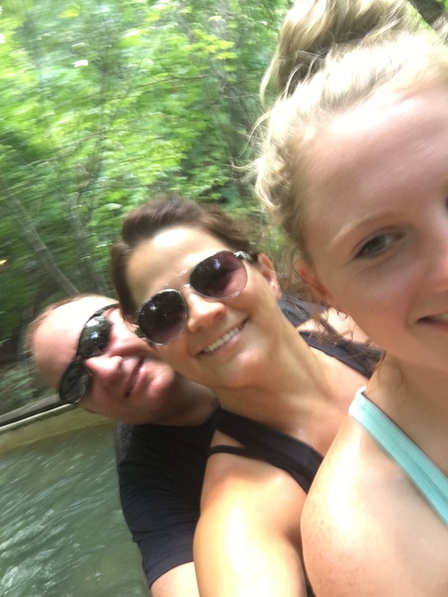 Happy mother’s day to the best mom out there 🌸✨ I hope your day is amazing because you deserve it ! thank you for  everything you do for me I love you so much ! 💖💓✨@BBeberniss