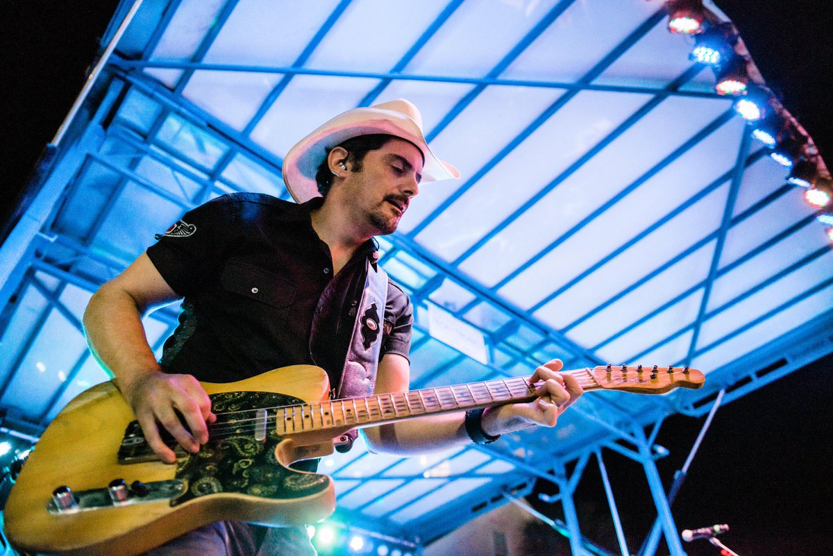 Brad Paisley tweet media