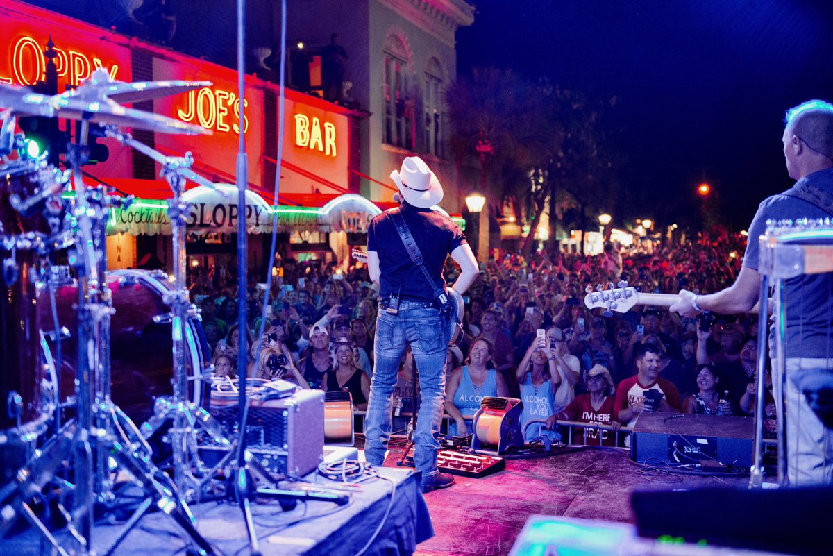 Brad Paisley tweet media