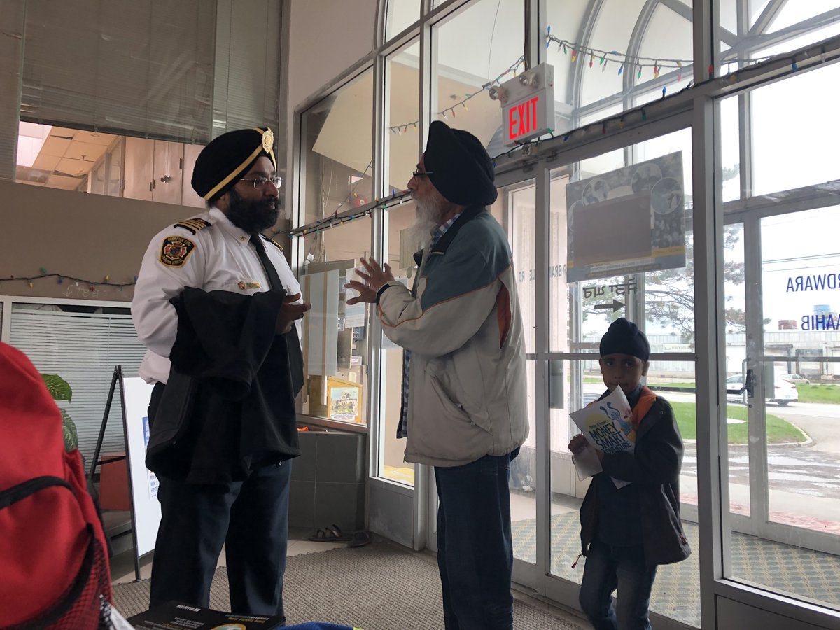 micsully1's tweet photo. Thanks @BEMOprepared, @BramptonFireES, Mayor, Councillors &amp; staff from @CityBrampton &amp; Gurdwara Baba Nanak for your support to launch #LighthouseBrampton during #EPWeek2019. Special thanks to Alain, Ravjot, Ameek &amp; Younus for your help engaging the public. https://t.co/nqAdsaLRWz https://t.co/t9XsarwZay