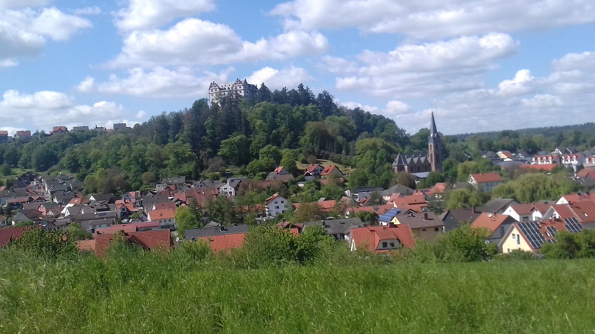 UweSchuchmann's tweet photo. Sonntagswanderung von Niedernhausen nach Nonrod.
Der dortige #LaDaDi #Dadina #ÖPNV ist deutlich optimierungsbedürftig.
Fehlt etwas wie
@garantiertmobil.
Bilder:
#Rodensteiner
Schloss #Lichtenberg mit #Niedernhausen #Odenwald
🚌haltestelle u
Gleitschirme in #Nonrod.
@odenwaldfan https://t.co/0YXNZm7nrk