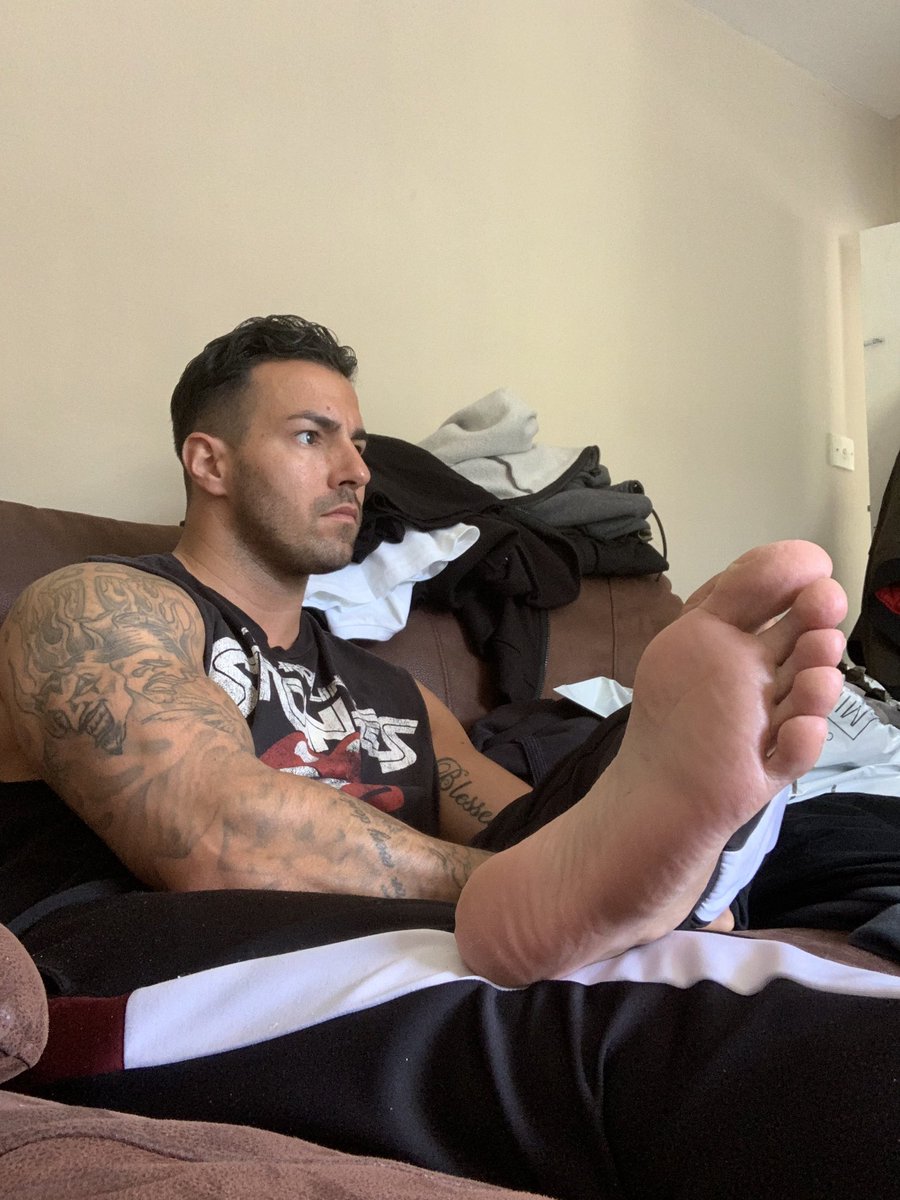 LDNalpha85's tweet photo. RETWEET GAME!!
3 minute Skype footworship session & vernal domination.
-comment, #, retweet
Iโm very hungover here and still smashing Skype sessions.
1/2 price for my only fans ๐ https://t.co/ypk8kj3ns4