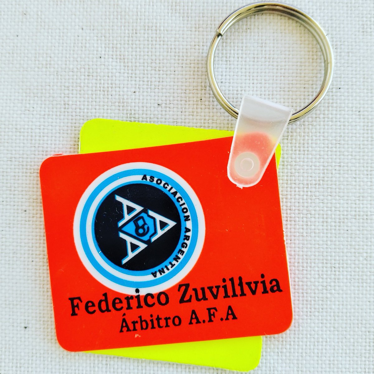 refereestore's tweet photo. Llaveros Personalizados ⚽ Referee Store 👉 - Equipamiento Oficial Arbitros - https://t.co/WqjcNvNxpr
#Referees #Llaveros #Personalizados #Arbitros #RefereeStore #Minitarjetas https://t.co/Tn184KWbu1