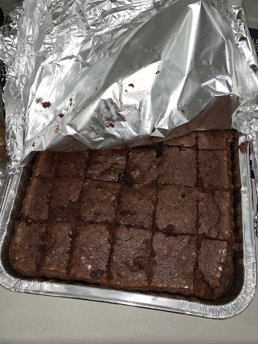 Fresh baked cookies and brownies for all the beautiful and strong moms out there! Happy Mother’s Day 💕💕💕