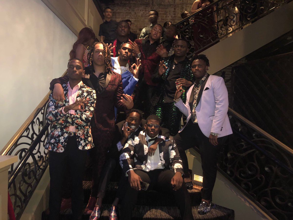 __tx11's tweet photo. prom ‘19 🍾 https://t.co/MDMGJQh0yl