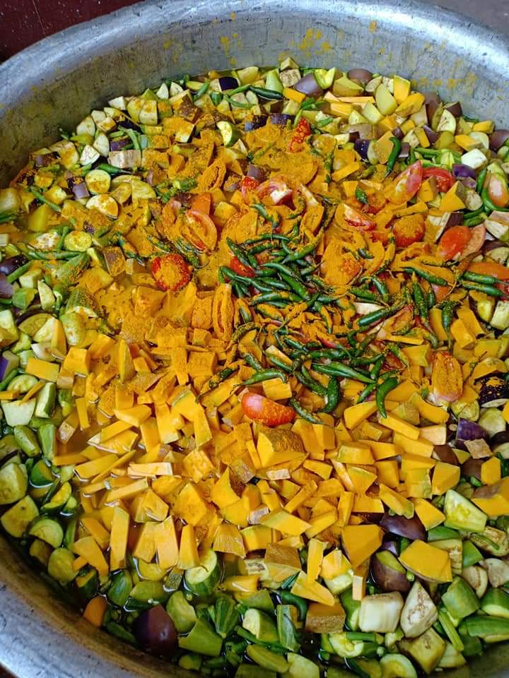 SecularBuffalo's tweet image. this Dalma will be delicious ,at a relief camp #Satapada #Puri #CycloneFaniAftermath