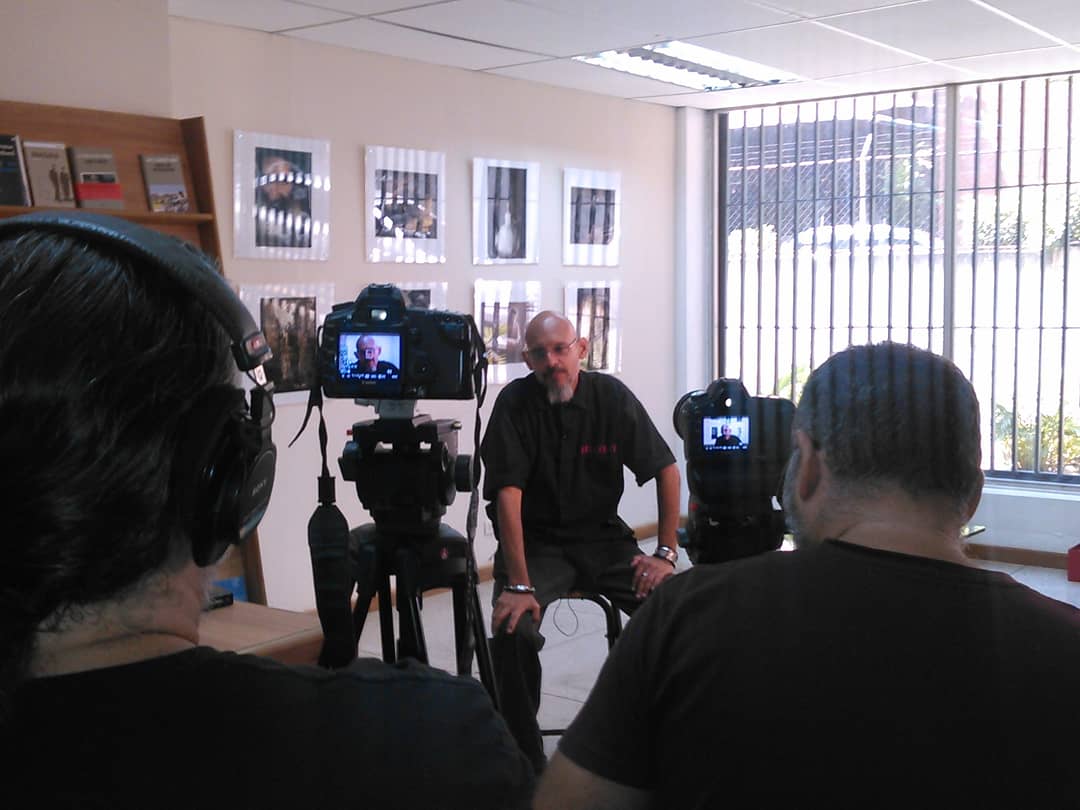MetalExtremoVe's tweet photo. En #MetalExtremoVzlaLaPelicula el día 10/05/2019 en @LibrosEstudios entrevistamos a uno de los músicos mas queridos Alexis Peraza bajista de la desaparecida banda Xtremauncion y actualmente con @Vile_Hex, conversamos sobre la historia de esa inolvidable banda de #DeathMetal. https://t.co/hmXSBMaZgY