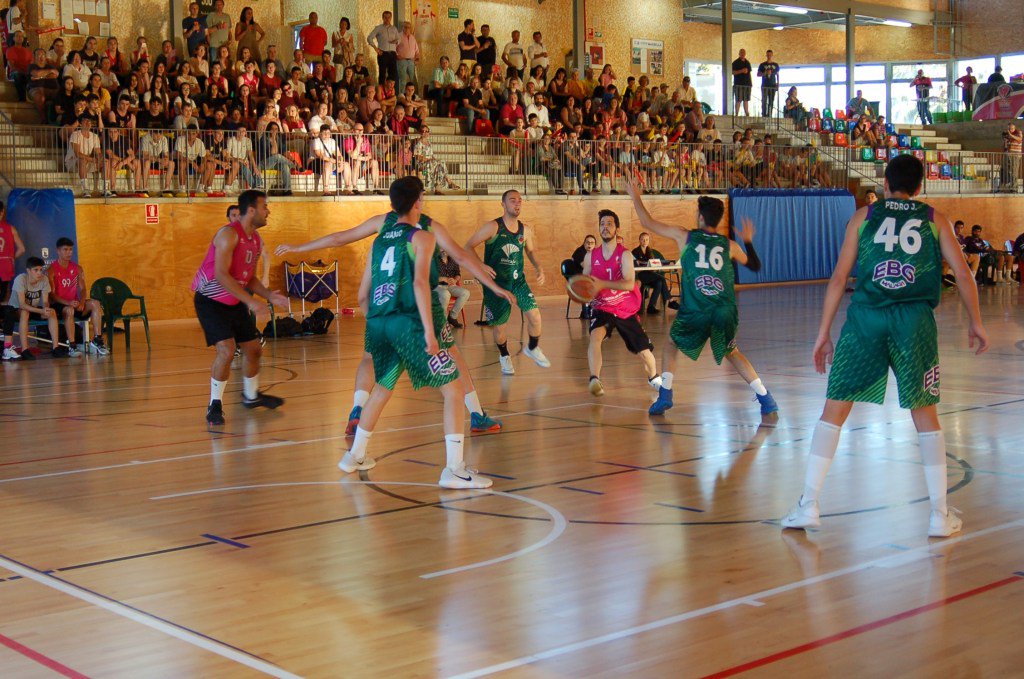 EL SÉNIOR DEL COSTA MARBELLA GANA EL PARTIDO DE SEMIFINALES, CON MÁS DE 200 AFICIONADOS EN LAS GRADAS cbcostamarbella.com/2019/05/el-sen…