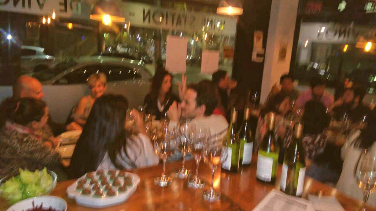 winestationbar's tweet photo. Noche espectacular. Impresionante menú brasileño preparado por #Robertinho maridado con excelentes vinos de los nuestros.
Gracias a quienes vinieron. La convocatoria estuvo buenísima.
#Repetiremos
#WineLovers
#BarDeVinos https://t.co/bnAad5HXps