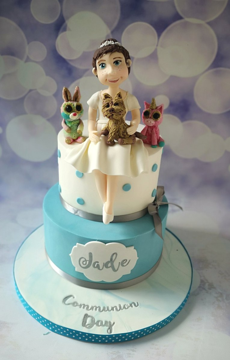 LilyBellesCakes's tweet image. For Jade on her communion day. Congratulations. #COMMUNION #handmademodels #beanieboos #lilybellescake #clonee #dunboyne