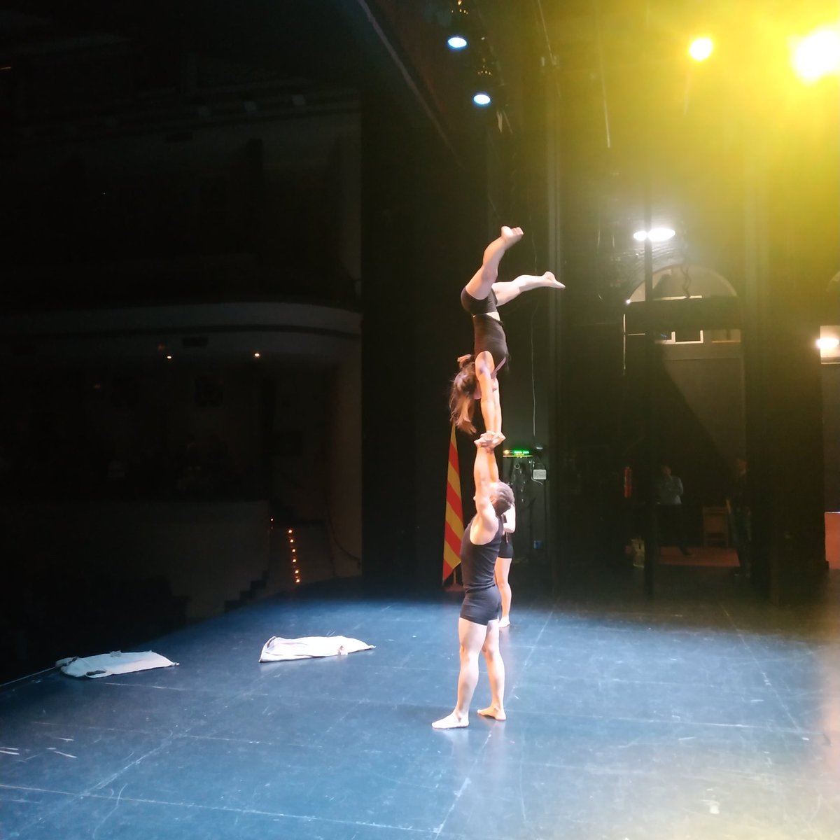 OmniumAltEmp's tweet photo. Moltes gràcies a la companyia de circ i música @cuncurulla per a la participar a l'entrega de premis del Concurs per a la Joventut de l'Alt Empordà. https://t.co/kvtP1exgFZ