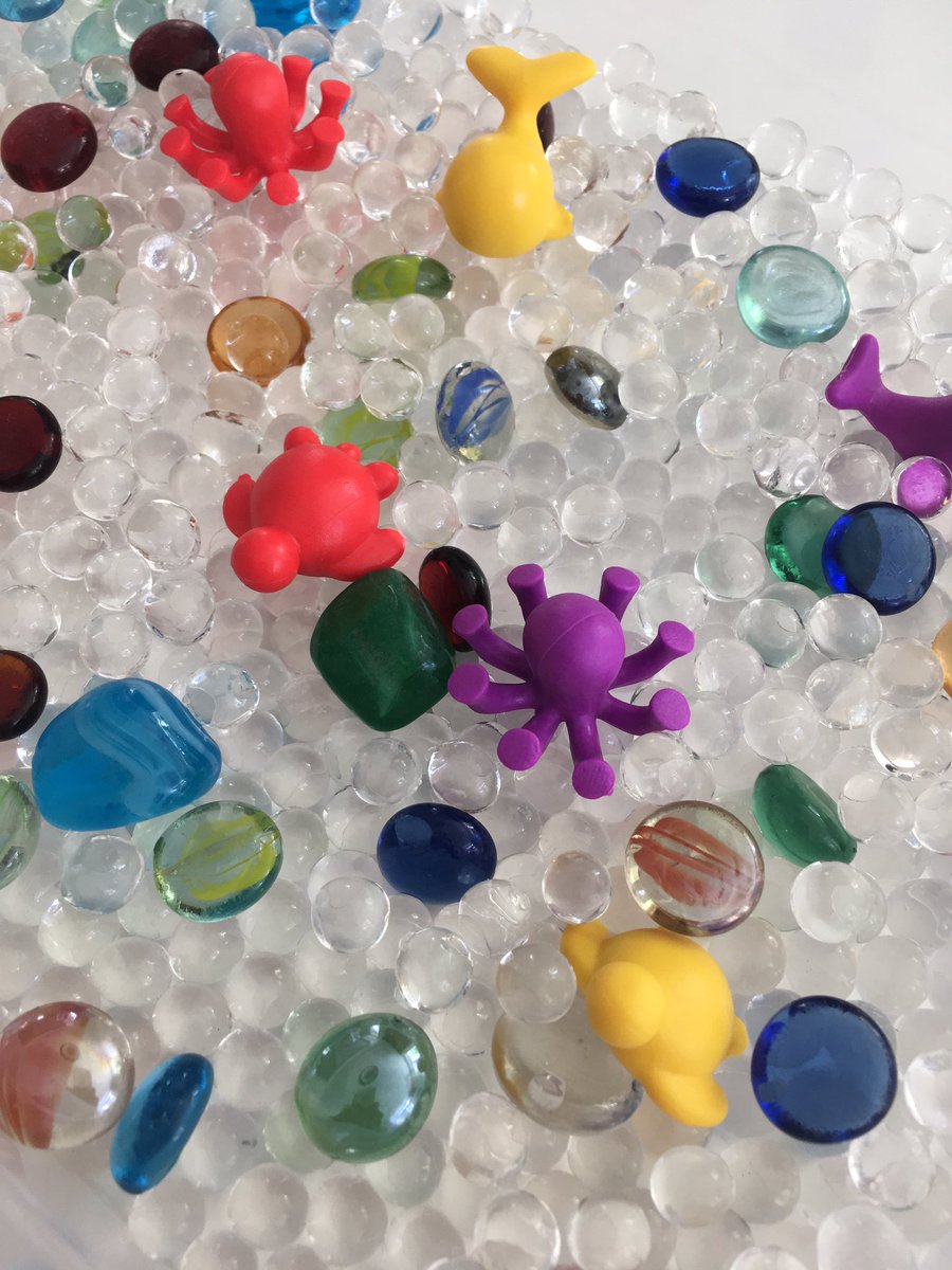 Waterparels - glazen stenen - kleurrijke zeedieren. #smallworldplay <a href="/CreduNL/">CreduNL</a>