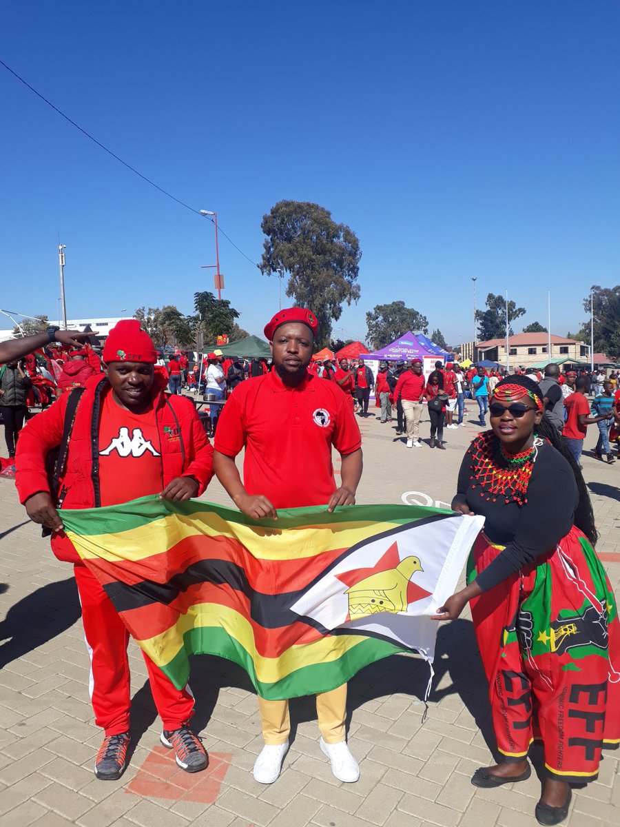 TheForeignerEFF's tweet photo. Economic Freedom In Our life Time
#EFFISTHEWAY
@EFFSouthAfrica
@ZimbabweEconom1
@innocentndibali
@AdvDali_Mpofu
#HowToEatABuffalo🍔🍔 🤣🤣🤣🤣 https://t.co/gV8jq5VqnE