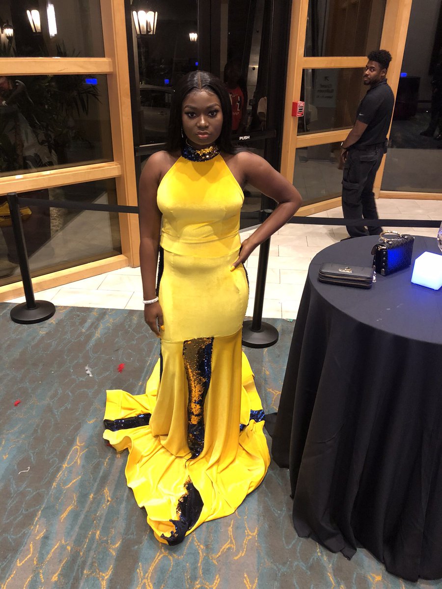LovegraceSully's tweet photo. I’m for keeps, she can’t compete! 💛✨ #elyprom2k19 #PROM19 #prom2k19 https://t.co/mKSXiwmc8b