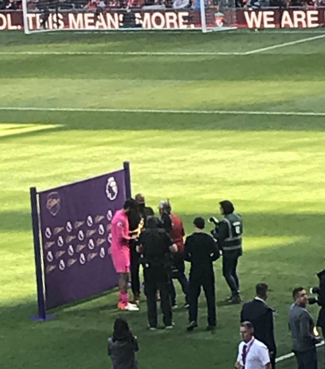 jillyanmurphy's tweet photo. Golden Glove and Golden Boot Awards for Becker, Salah and Mane. #LFC https://t.co/bYQUdVrnfV
