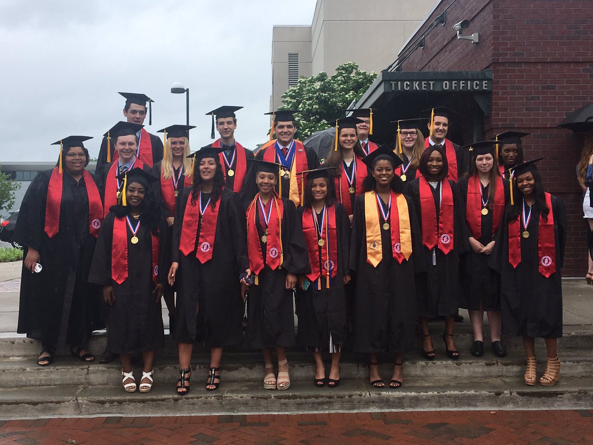 RayeRector's tweet image. Extremely proud of our Goochland High School ACA Class of 2019! Prom last night, Reynolds graduation today. Congratulations, grads and families!!