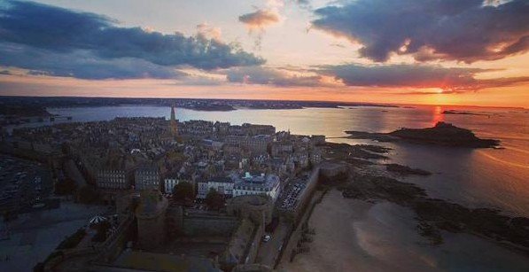 Gsterre's tweet photo. Superbe vue de Saint-Malo en Ille-et-Vilaine #Bretagne #MagnifiqueBretagne #BaladeSympa #MagnifiqueFrance https://t.co/NnsKbuATGP