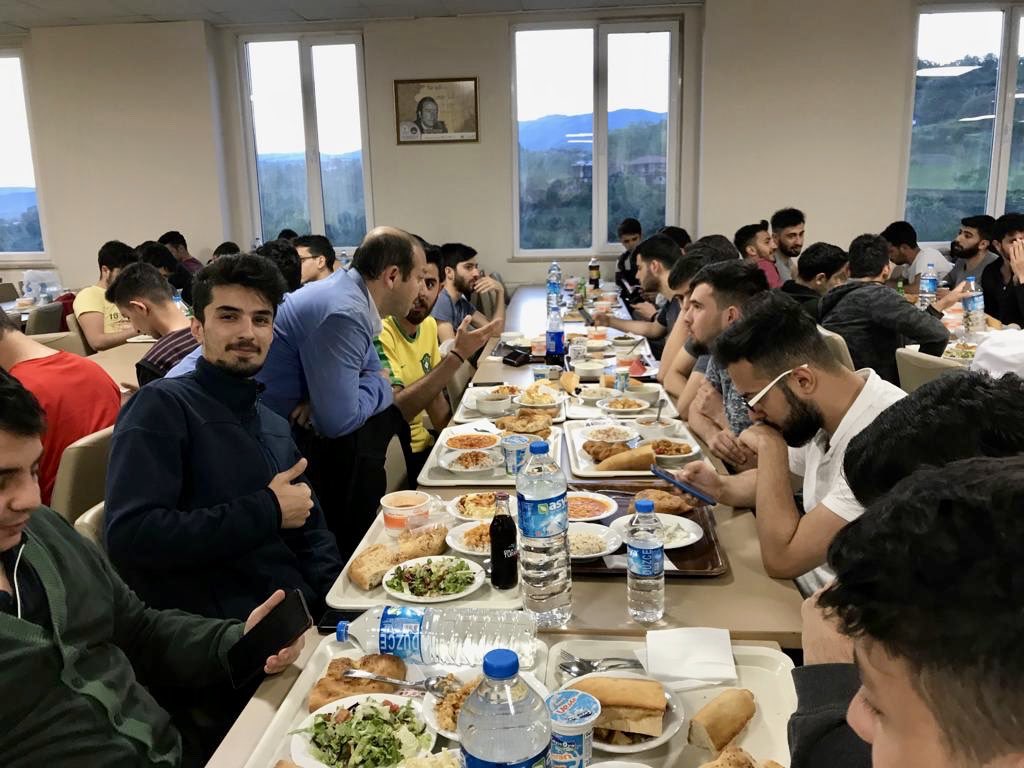 DuzceKYGM's tweet photo. Düzce KYK’da İftar Sevinci...
Cahit Zarifoğlu Yurdu öğrencileri ve  İl Müdürümüz, iftar programında bir araya geldi; iftar sevinçlerini paylaştı.☺️
Türk Tasavvuf müziğinden dinletilerin yer aldığı programda, Ramazan ayının önemi ve faziletlerinden bahsedildi.
#KYKdaRamazan https://t.co/5oXg4f0upf