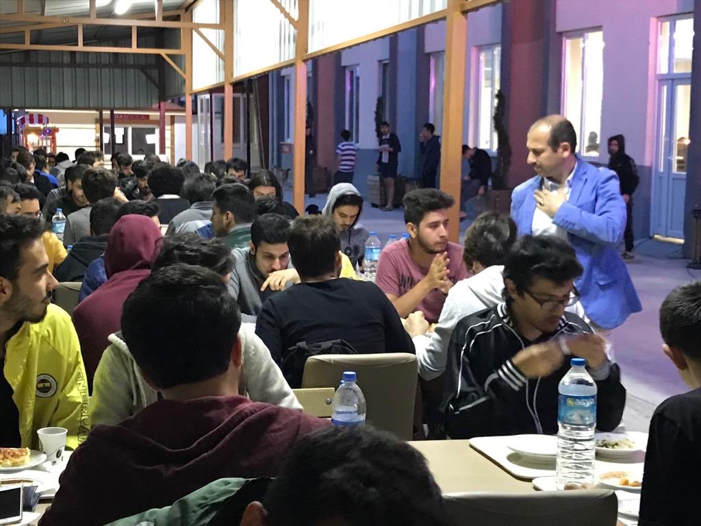 DuzceKYGM's tweet photo. Düzce KYK’da İftar Sevinci...
Cahit Zarifoğlu Yurdu öğrencileri ve  İl Müdürümüz, iftar programında bir araya geldi; iftar sevinçlerini paylaştı.☺️
Türk Tasavvuf müziğinden dinletilerin yer aldığı programda, Ramazan ayının önemi ve faziletlerinden bahsedildi.
#KYKdaRamazan https://t.co/5oXg4f0upf