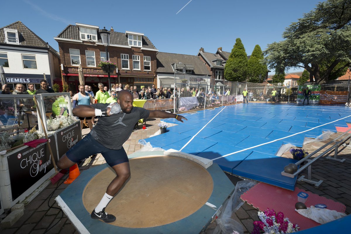 Kogelstoters in de schijnwerpers van Lisse: ’Het is spectaculair om het sporten zo dicht bij het publiek te brengen’ dlvr.it/R4YSPv
