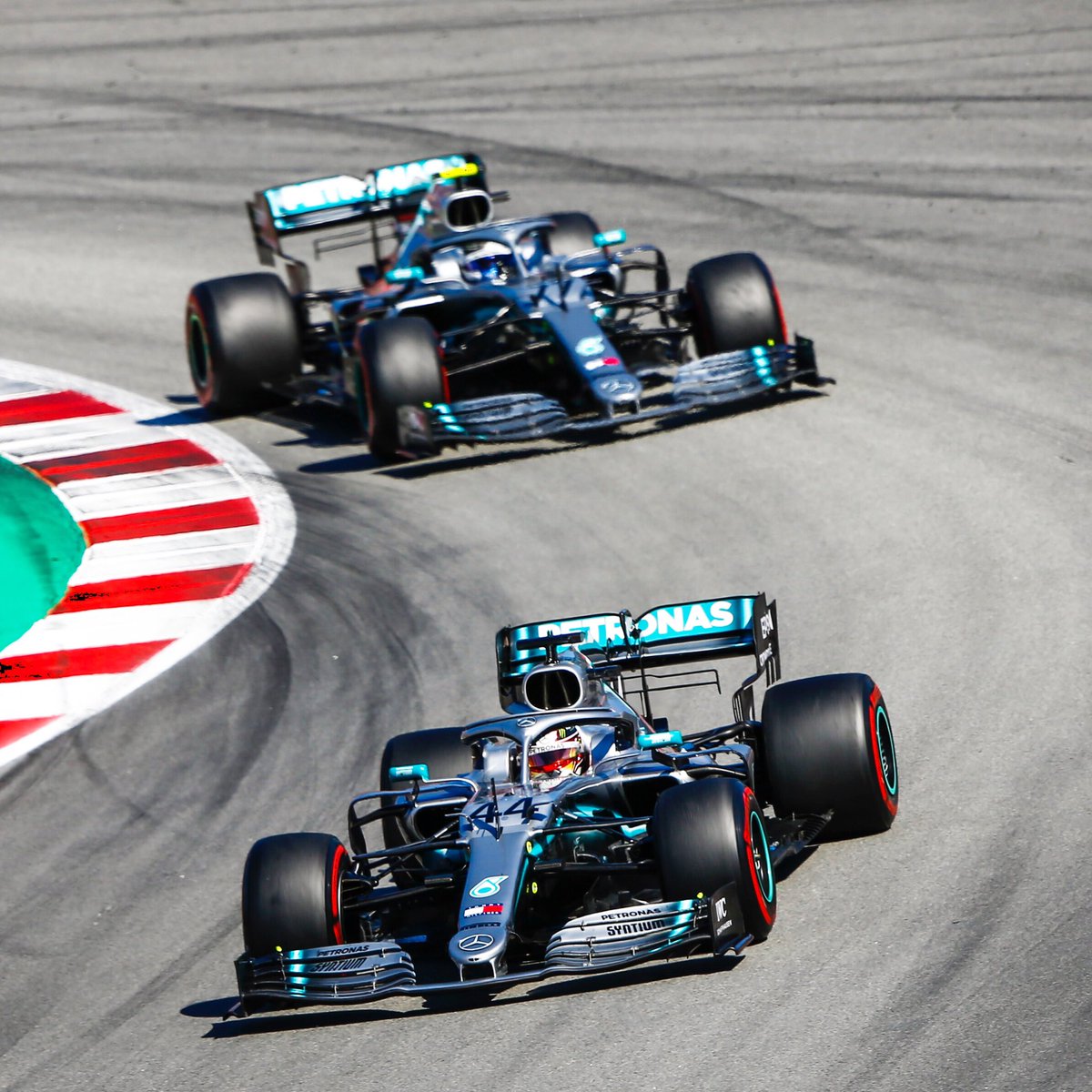 MercedesAMGF1's tweet image. A silver kind of Sunday 😍😍😍