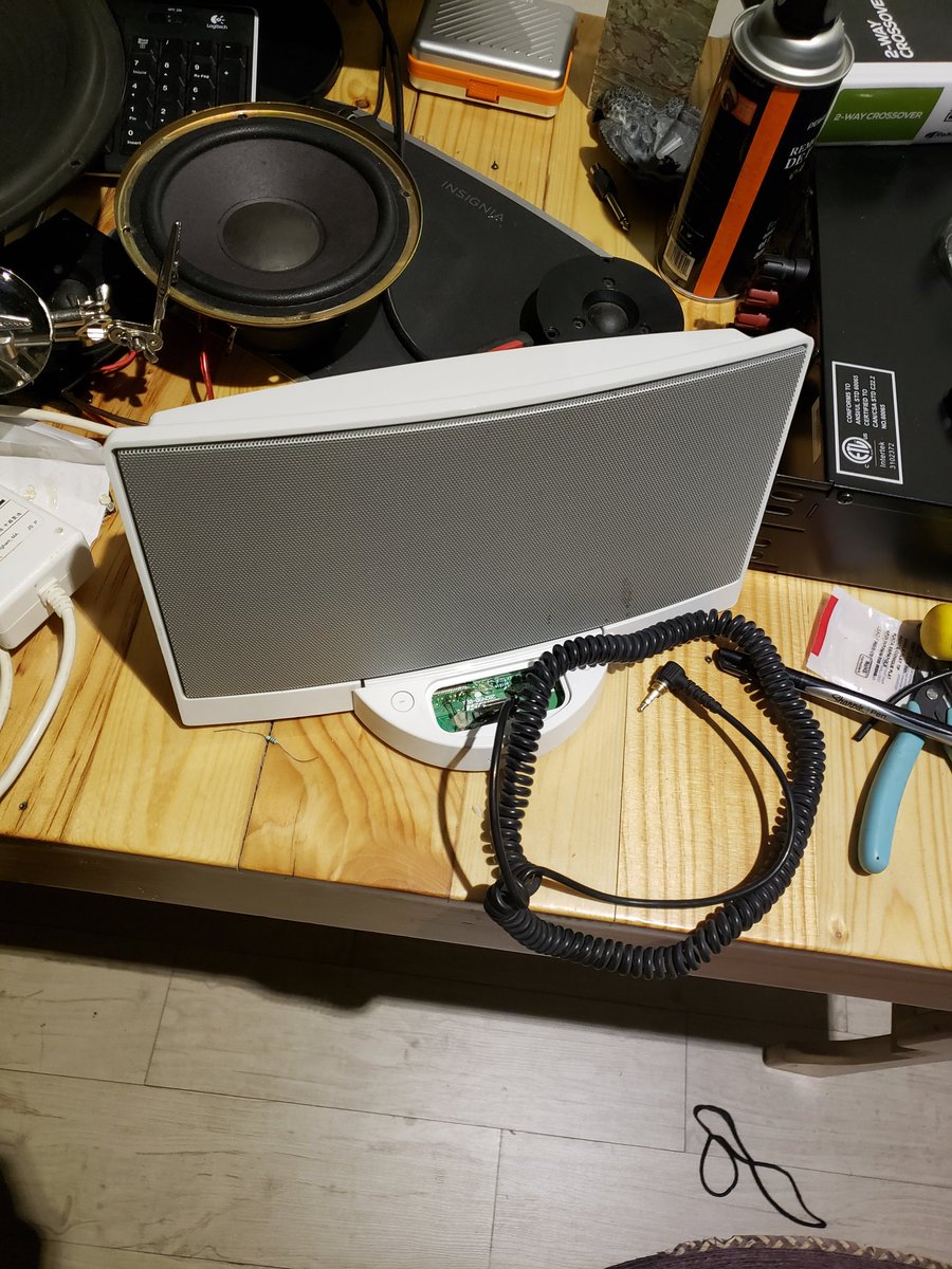 Modified my 2004 Bose SoundDock to work with any device with a 3.5mm audio Jack.
Thanks to <a href="/mattmika/">matt mika</a> and his YouTube video:
youtu.be/Mkr5D3pW5Dg