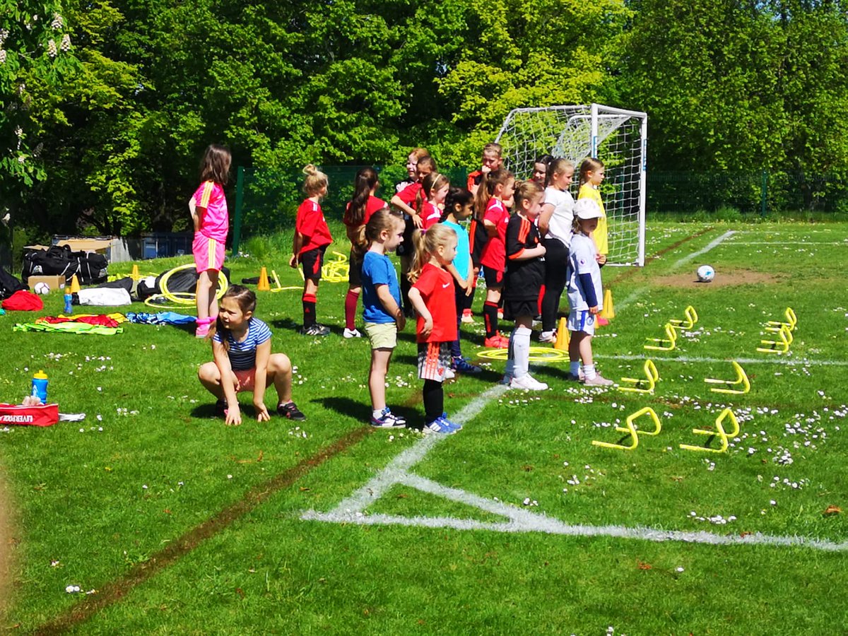 TidworthTownFC1's tweet photo. Some great photos from our 2nd #SSEWildcatsCentre session, the big smiles say it all! https://t.co/oWSfOe8S40