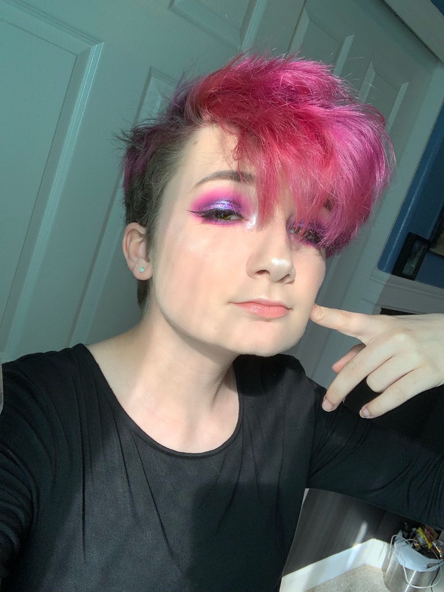 lifeiwantu's tweet photo. Hi! i’m a 14 year old, ftm trans makeup artist. i’m trying to get somewhere with it but it’s kinda difficult with dysphoria and my age, but if you can support me it would mean a lot! #makeup #beautycommunity https://t.co/GWf47Wvcaq
