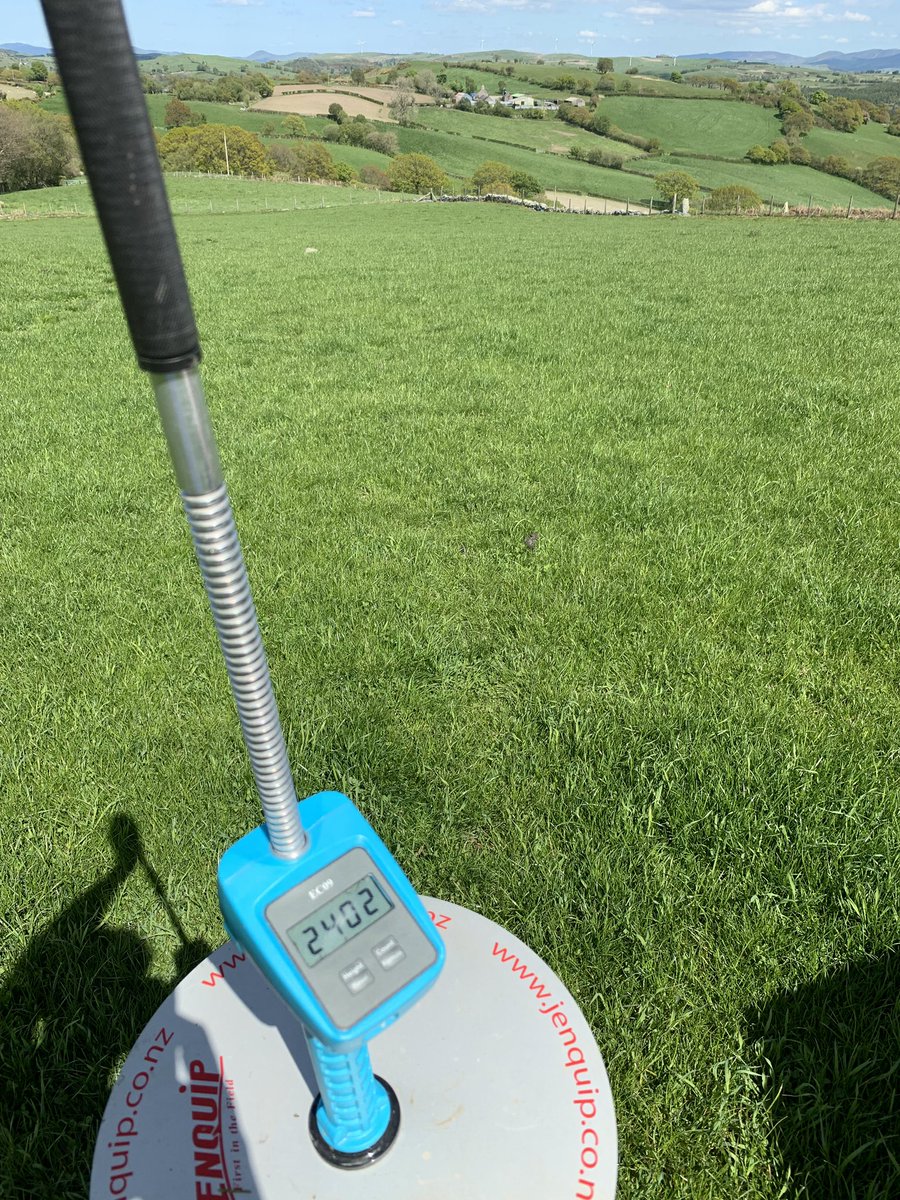 DafyddJonesBSc's tweet photo. 4 extra fields closed for silage, now we’re farming! #grassgrowsgrass #grassfedlamb #SustainableAgriculture #kiwitechUK #precisiongraze https://t.co/OAiYga7AAK