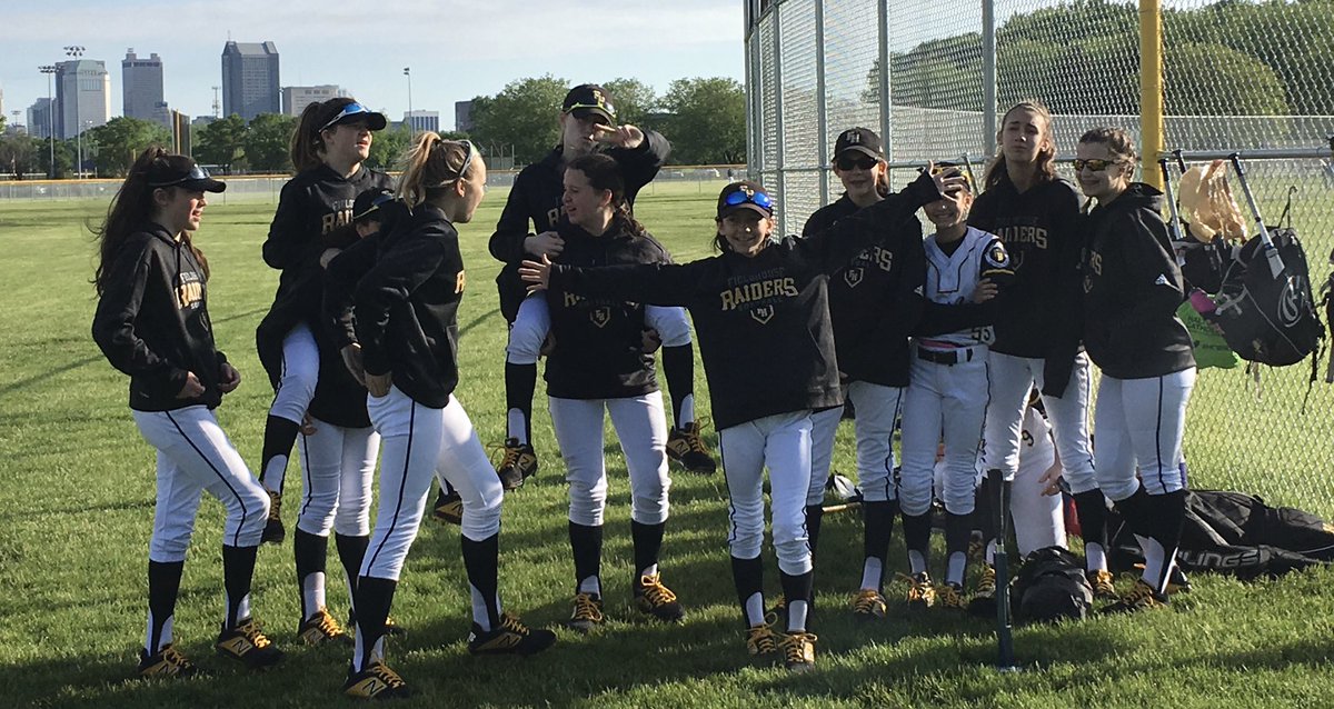 mzhurt623's tweet photo. @FH_Raiders 14U playing games late on Sunday afternoon in Ohio. Way to go girls! 🥎💪🏻 #FHfam #gowinitall https://t.co/NmH3jKF5WG