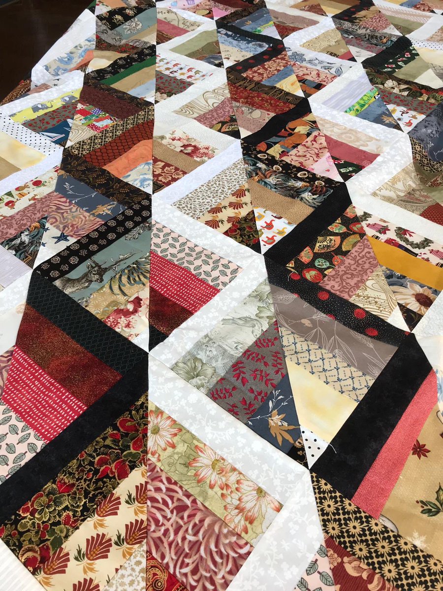 PhoenixQuilters's tweet photo. Loving the quilts at this week’s ‘Show and Tell’ - a colourful scrap quilt and a Snail Trail quilt!
#PhoenixQuiltersDeal #quilting #Deal https://t.co/6h50bZevWD